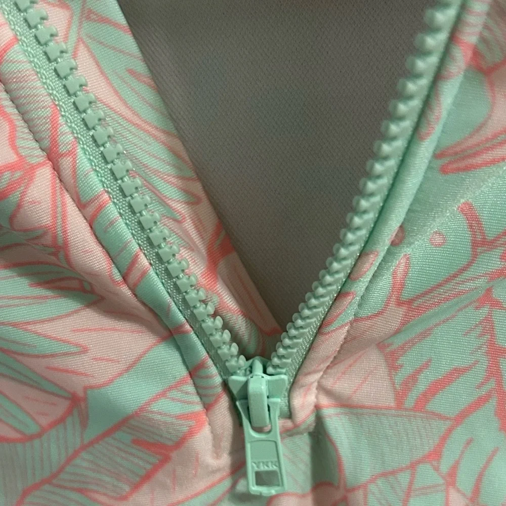CAT & JACK Girls Tropical Print Rashguard Swimsuit Size 5T